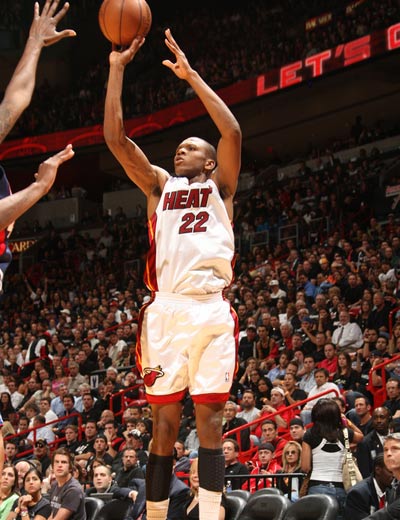 男篮启程回 男篮启程回