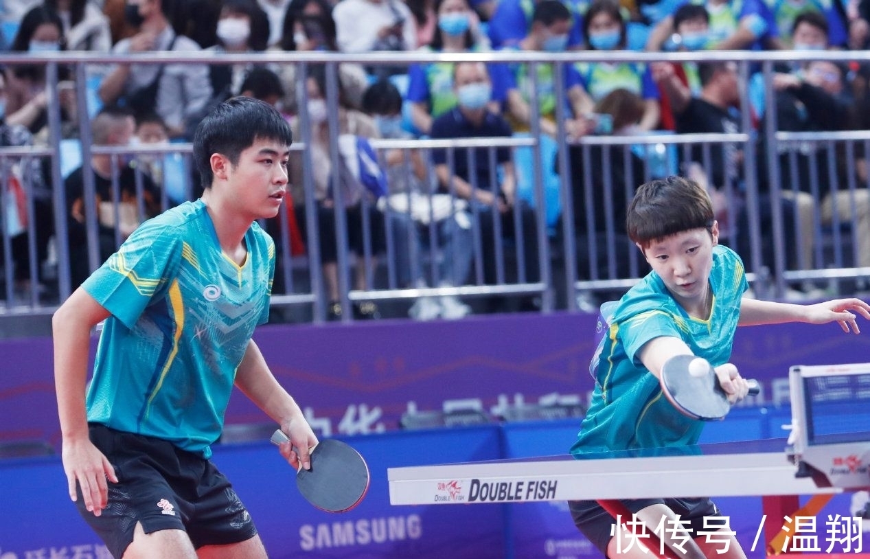 薄手套与耳 薄手套与耳